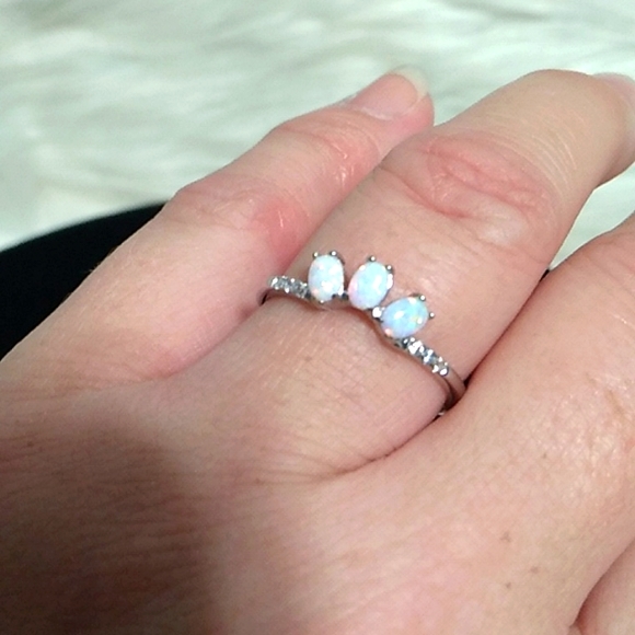 SALE! NWOT Dainty 925 Stamped White Opal & Cz Diamond Ring 💍 ♥ - Picture 2 of 7